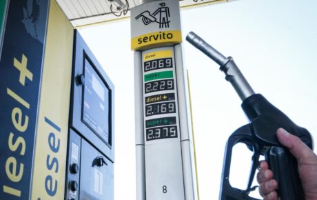 Prezzo benzina e diesel in calo, quanto costa al distributore